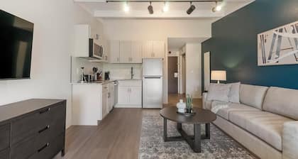 Landing at The Harrison - Studio in Northeast R...