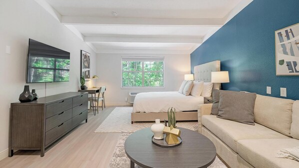 Desk, iron/ironing board, WiFi, bed sheets