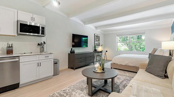 Desk, iron/ironing board, WiFi, bed sheets