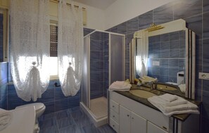 Shower - 1 bedroom stunning apartment in Reggio Calabria (Reggio Calabria)