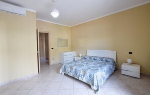 3 bedrooms, free WiFi - Lovely apartment in Nicotera Marina with WiFi (Nicotera Marina)