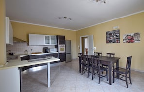 Fridge, stovetop, dishwasher, coffee/tea maker