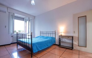 2 chambres, fer et planche à repasser, lit parapluie, Wi-Fi gratuit