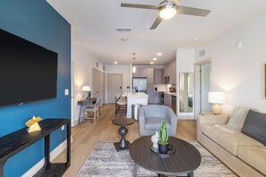 Smart TV - Landing | Incredible 2BD, Pool, Gym (Santa Rosa Beach)