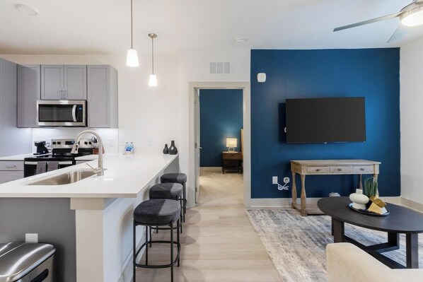 Kühlschrank, Esstisch