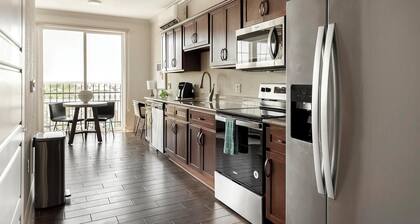 Landing at Carson Street Towers - Studio in Dow...
