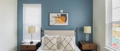 2 bedrooms, desk, iron/ironing board, WiFi