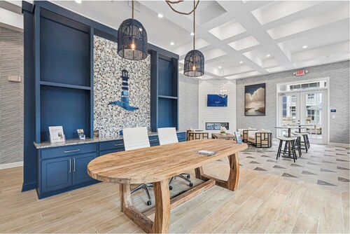 Landing | Chic 2BD, Pool, Gym