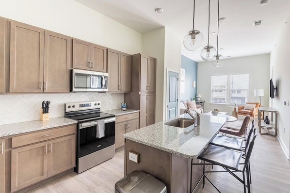 Refrigerador y comedor 