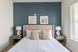 2 habitaciones, escritorio, tabla de planchar con plancha y wifi 
