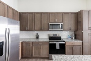 Kühlschrank, Esstisch