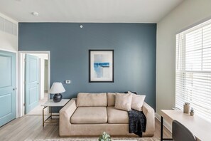 Smart TV - Landing | Chic 2BD, Pool, Gym (Leland)