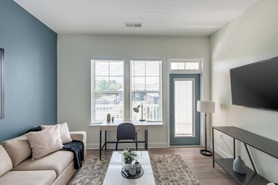 Landing | Chic 2BD, Pool, Gym