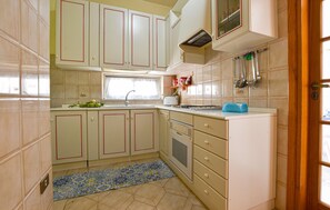 Fridge, stovetop