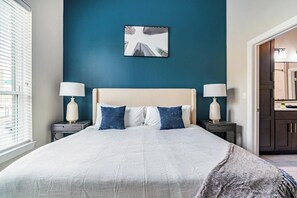 1 habitación, escritorio, tabla de planchar con plancha y wifi 