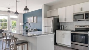 Kühlschrank, Esstisch