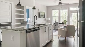 Kühlschrank, Esstisch