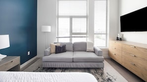 Desk, iron/ironing board, WiFi, bed sheets