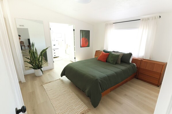 3 bedrooms, iron/ironing board, WiFi, bed sheets