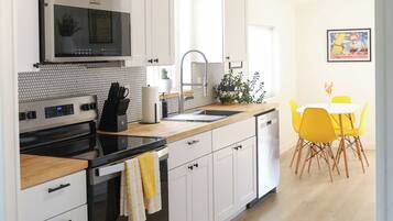 Micro-ondes, four, plaque de cuisson, lave-vaisselle