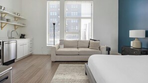 Desk, iron/ironing board, WiFi, bed sheets - Landing | Amazing Studio, Clubhouse, Gym (Denver)