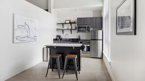 Fridge, dining tables - Landing at Ride at RiNo - Studio in Five Points (Denver)