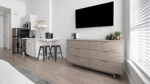 Bureau, fer et planche Ă repasser, Wi-Fi, literie fournie