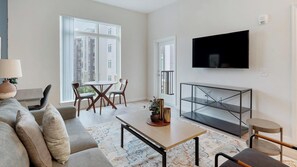 Smart TV - Landing | Stunning 1BD, Game Room, Clubhouse (Orlando)