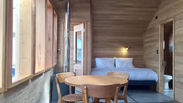 Comfort-Apartment, Balkon, eingeschränkter Meerblick | Wohnbereich