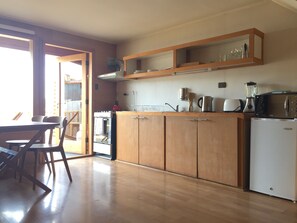 Apartamento conforto | Cozinha privada | Geladeira grande, micro-ondas, fogão