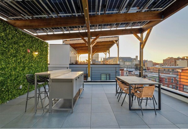 تناول الطعام بالخارج