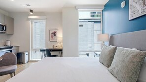 Desk, iron/ironing board, WiFi, bed sheets