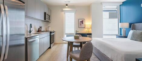 Escrivaninha, ferros/tábuas de passar roupa, Wi-Fi, roupa de cama