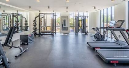 Landing | Stunning 1BD, Rooftop Lounge, Pool