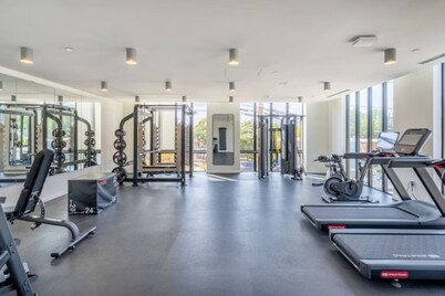 Landing | Stunning 1BD, Rooftop Lounge, Pool