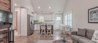 Sunset Sands - Bayside Home in Villas.﻿﻿ This cozy, modern bayside home in Villas, NJ is perfect for families and friends. Just 2½ blocks from the peaceful Delaware Bay beach.