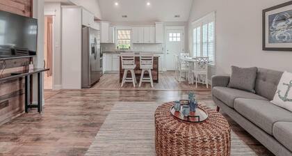 Sunset Sands - Bayside Home in Villas. This cozy, modern bayside home in Villas, NJ is perfect for families and friends. Just 2½ blocks from the peaceful Delaware Bay beach.