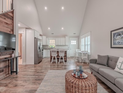 Sunset Sands - Bayside Home in Villas. This cozy, modern bayside home in Villas, NJ is perfect for families and friends. Just 2½ blocks from the peaceful Delaware Bay beach.