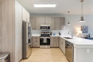 Refrigerador y comedor 