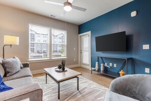 Smart TV - Landing | Amazing 1BD, Gym, Clubhouse (Santa Rosa Beach)
