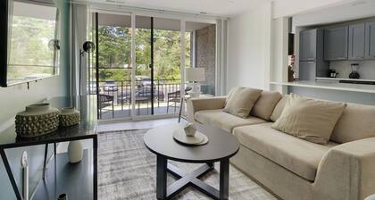 Landing at Franklin Park at Greenbelt Station -...