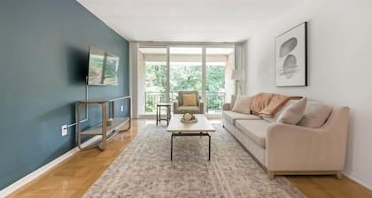 Landing | Chic 1BD, Pool, Gym