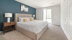 1 habitación, escritorio, tabla de planchar con plancha y wifi 