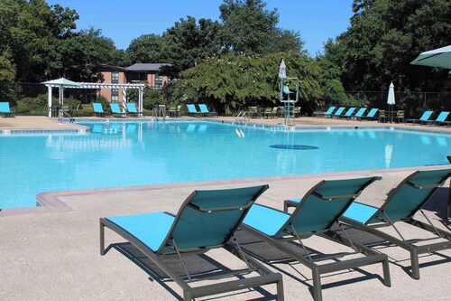 Landing | Amazing 1BD, Pool, Gym