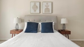 2 habitaciones, escritorio, tabla de planchar con plancha y wifi 