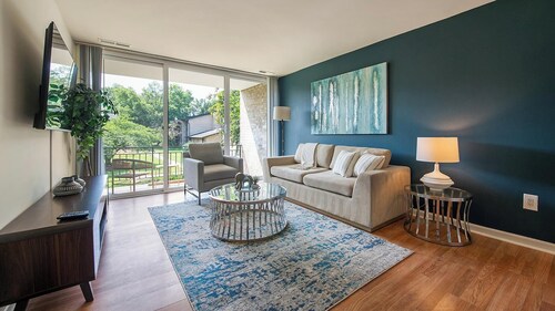 Landing | Incredible 2BD, Gym, Pool