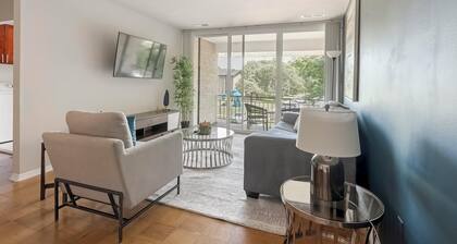 Landing | Spectacular 2BD, Pool, Gym