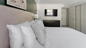 2 bedrooms, desk, iron/ironing board, WiFi