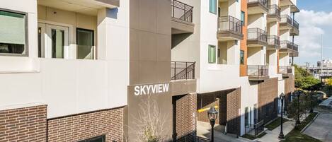 المنشأة من الخارج