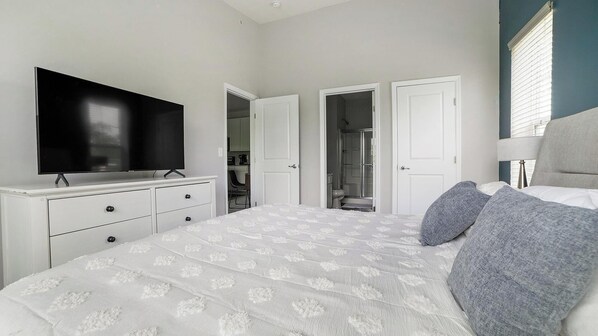 2 bedrooms, desk, iron/ironing board, WiFi